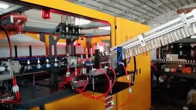 Automatic 4-cavity bottle blowing machine